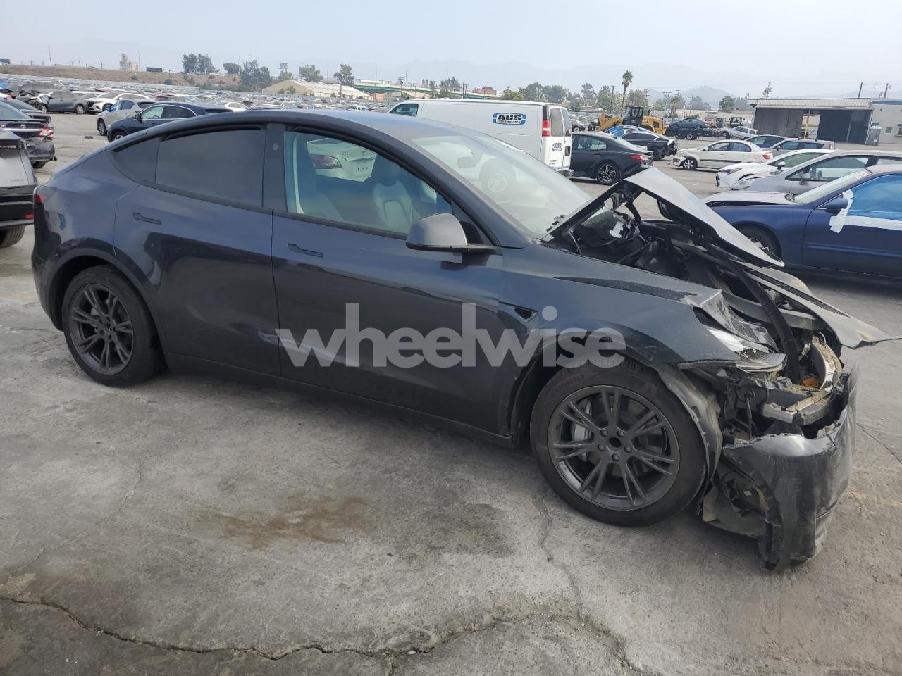 Photo 4 of 2024 TESLA MODEL Y (VIN 7SAYGDEDXRF120178)