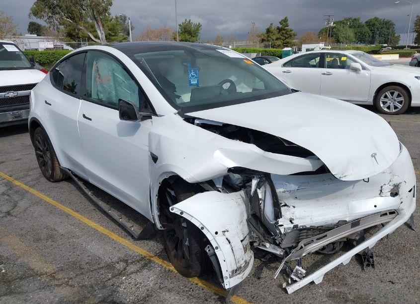 2022 Tesla Model Y LONG RANGE DUAL MOTOR ALL-WHEEL DRIVE (VIN 7SAYGDEE0NF329786) main photo