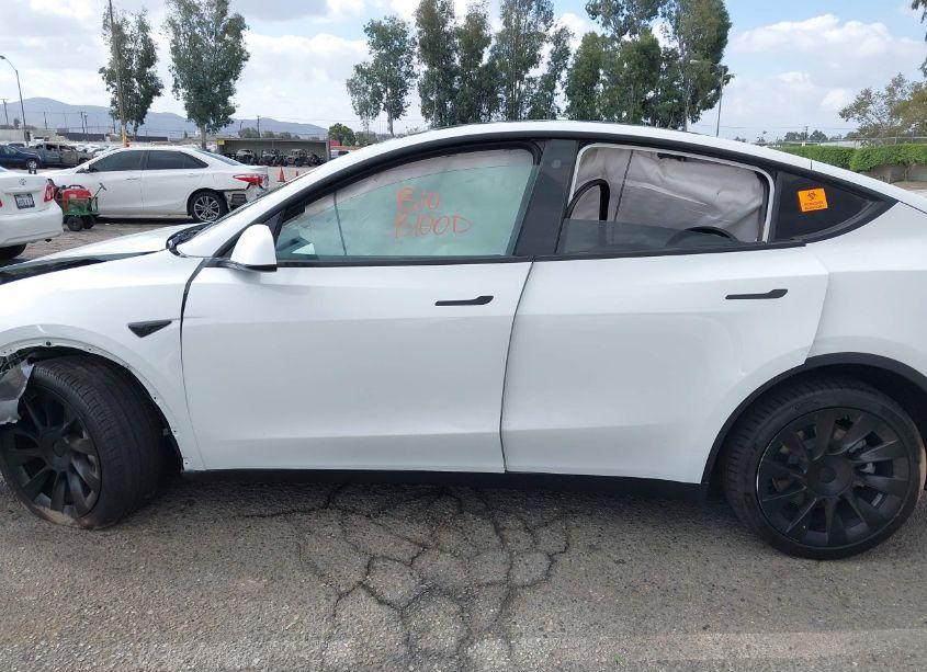 Photo 13 of 2022 Tesla Model Y LONG RANGE DUAL MOTOR ALL-WHEEL DRIVE (VIN 7SAYGDEE0NF329786)