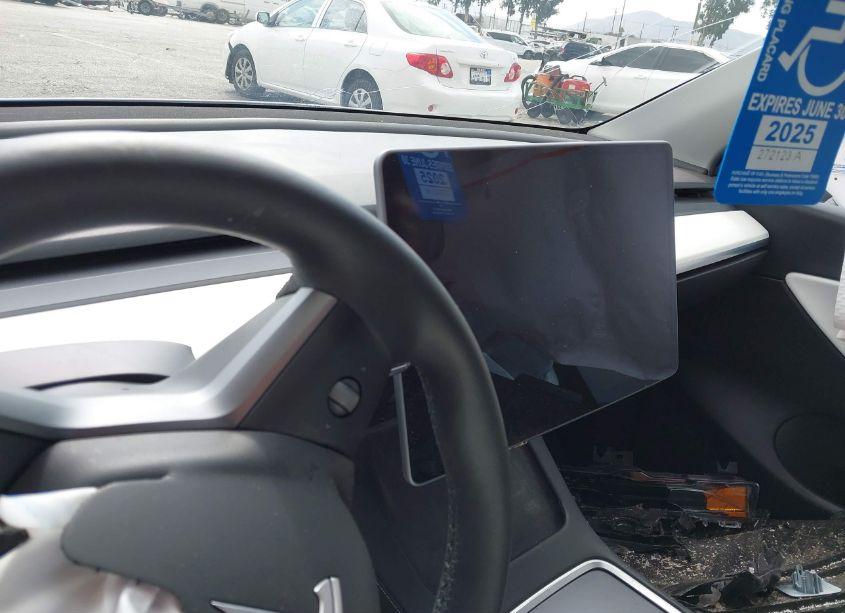 Photo 16 of 2022 Tesla Model Y LONG RANGE DUAL MOTOR ALL-WHEEL DRIVE (VIN 7SAYGDEE0NF329786)