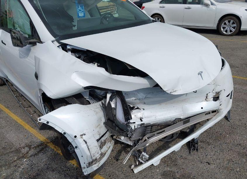 Photo 6 of 2022 Tesla Model Y LONG RANGE DUAL MOTOR ALL-WHEEL DRIVE (VIN 7SAYGDEE0NF329786)