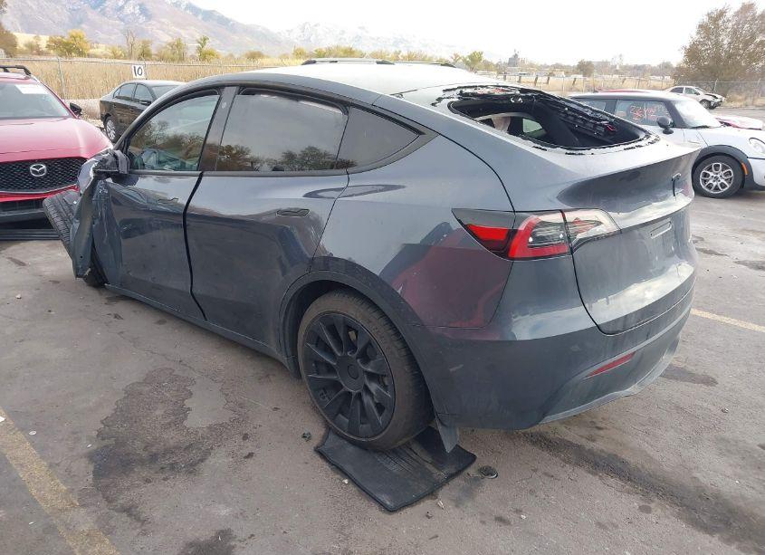 Photo 3 of 2023 Tesla Model Y AWD/LONG RANGE DUAL MOTOR ALL-WHEEL DRIVE (VIN 7SAYGDEE0PA029312)