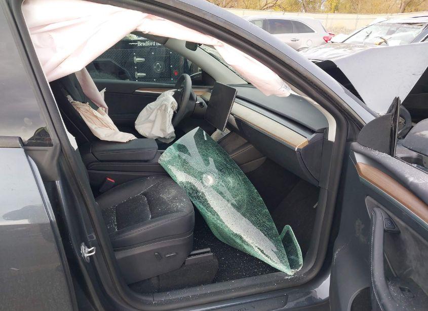 Photo 5 of 2023 Tesla Model Y AWD/LONG RANGE DUAL MOTOR ALL-WHEEL DRIVE (VIN 7SAYGDEE0PA029312)