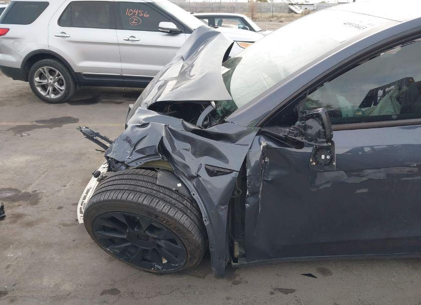 Photo 6 of 2023 Tesla Model Y AWD/LONG RANGE DUAL MOTOR ALL-WHEEL DRIVE (VIN 7SAYGDEE0PA029312)