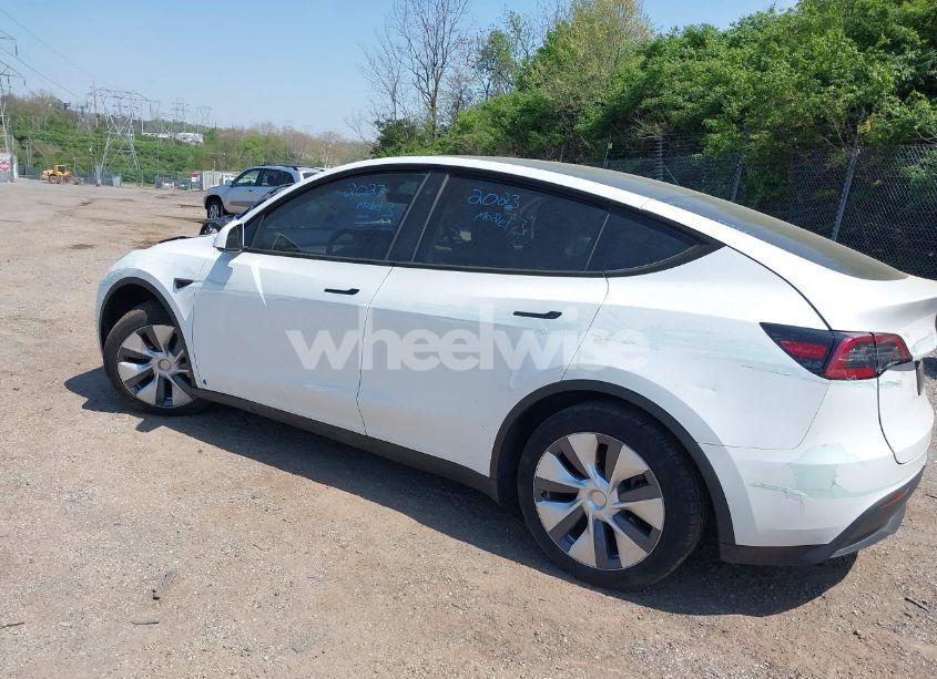 Photo 3 of 2023 Tesla Model Y AWD/LONG RANGE DUAL MOTOR ALL-WHEEL DRIVE (VIN 7SAYGDEE0PA130057)