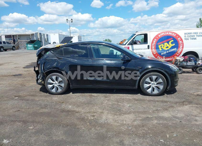 Photo 13 of 2023 Tesla Model Y AWD/LONG RANGE DUAL MOTOR ALL-WHEEL DRIVE (VIN 7SAYGDEE0PA183891)