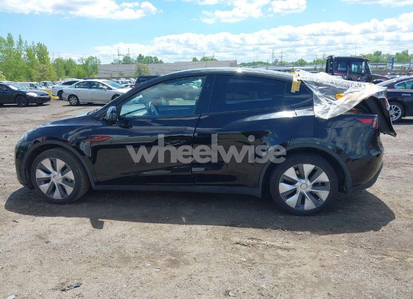 Photo 14 of 2023 Tesla Model Y AWD/LONG RANGE DUAL MOTOR ALL-WHEEL DRIVE (VIN 7SAYGDEE0PA183891)