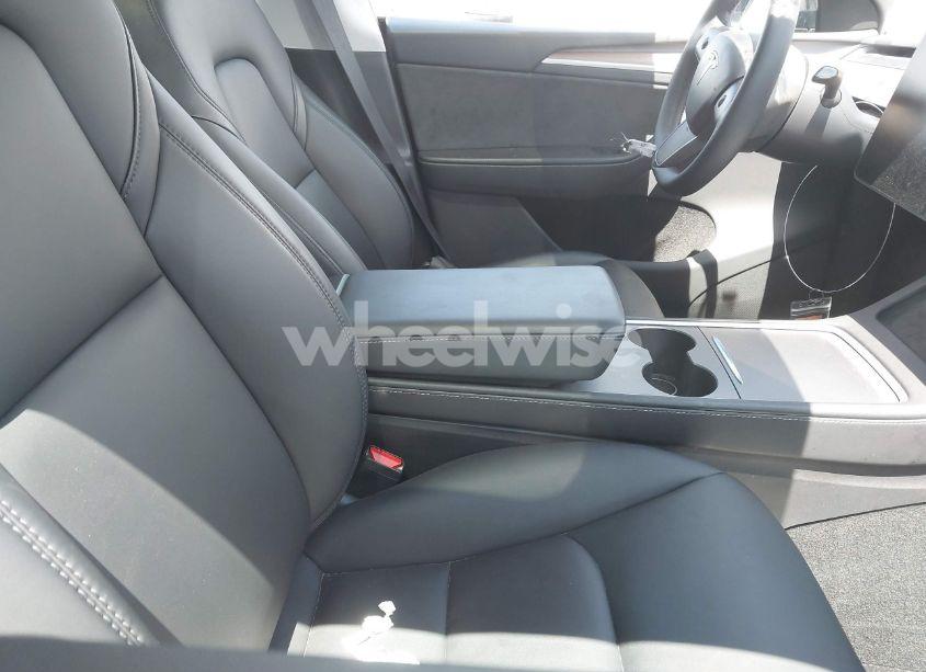 Photo 5 of 2023 Tesla Model Y AWD/LONG RANGE DUAL MOTOR ALL-WHEEL DRIVE (VIN 7SAYGDEE0PA183891)