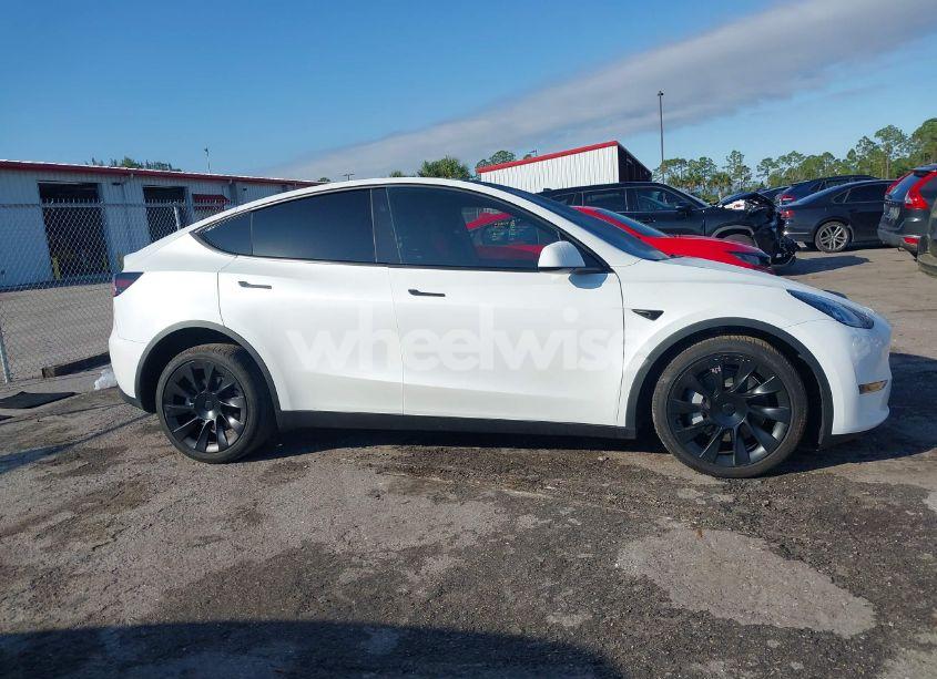 Photo 13 of 2023 Tesla Model Y AWD/LONG RANGE DUAL MOTOR ALL-WHEEL DRIVE (VIN 7SAYGDEE0PA199427)