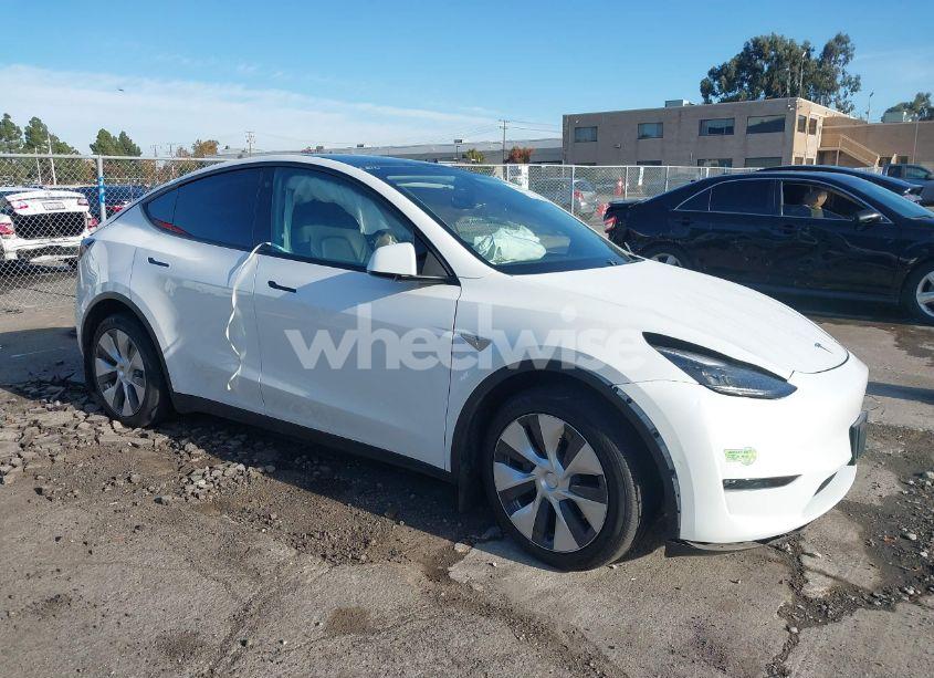 2023 Tesla Model Y AWD/LONG RANGE DUAL MOTOR ALL-WHEEL DRIVE (VIN 7SAYGDEE0PF746909) main photo