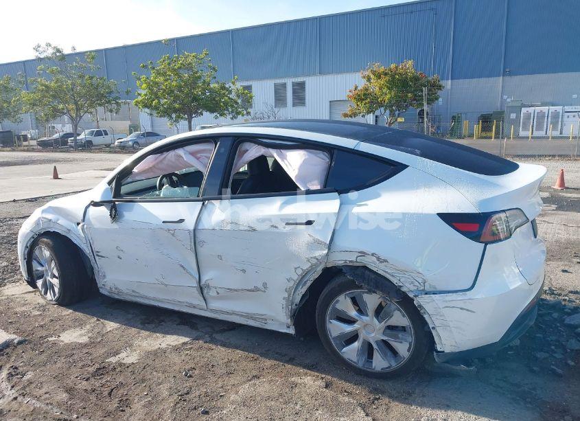 Photo 13 of 2023 Tesla Model Y AWD/LONG RANGE DUAL MOTOR ALL-WHEEL DRIVE (VIN 7SAYGDEE0PF746909)