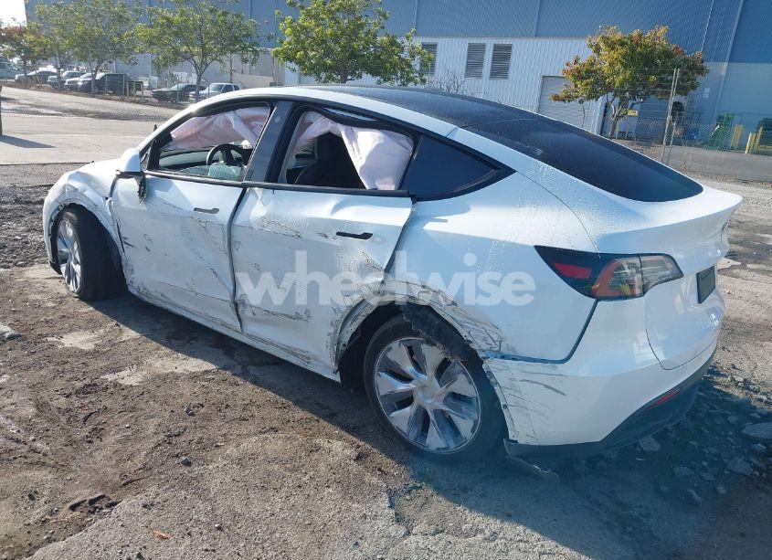 Photo 3 of 2023 Tesla Model Y AWD/LONG RANGE DUAL MOTOR ALL-WHEEL DRIVE (VIN 7SAYGDEE0PF746909)