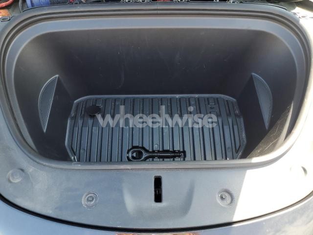 2024 TESLA MODEL Y (VIN 7SAYGDEE0RA252078) main photo