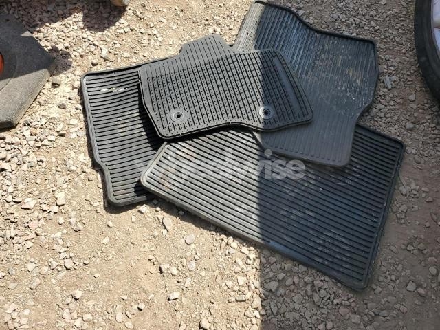 Photo 3 of 2024 TESLA MODEL Y (VIN 7SAYGDEE0RA252078)