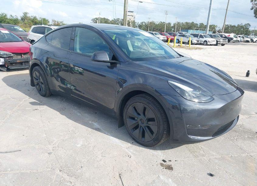 2024 Tesla Model Y LONG RANGE DUAL MOTOR ALL-WHEEL DRIVE (VIN 7SAYGDEE0RA309055) main photo
