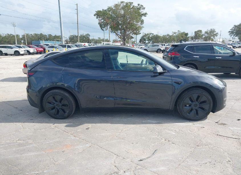 Photo 13 of 2024 Tesla Model Y LONG RANGE DUAL MOTOR ALL-WHEEL DRIVE (VIN 7SAYGDEE0RA309055)