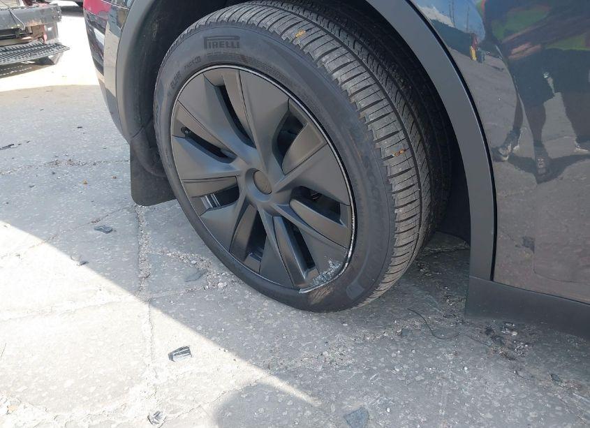 Photo 20 of 2024 Tesla Model Y LONG RANGE DUAL MOTOR ALL-WHEEL DRIVE (VIN 7SAYGDEE0RA309055)