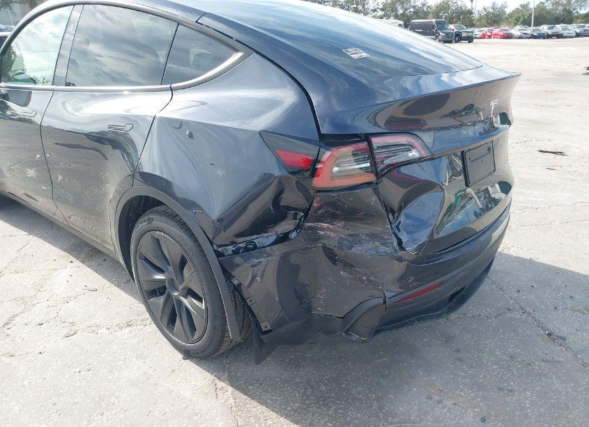 Photo 6 of 2024 Tesla Model Y LONG RANGE DUAL MOTOR ALL-WHEEL DRIVE (VIN 7SAYGDEE0RA309055)