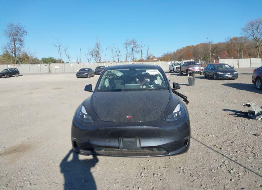 Photo 12 of 2024 Tesla Model Y LONG RANGE DUAL MOTOR ALL-WHEEL DRIVE (VIN 7SAYGDEE0RA326048)