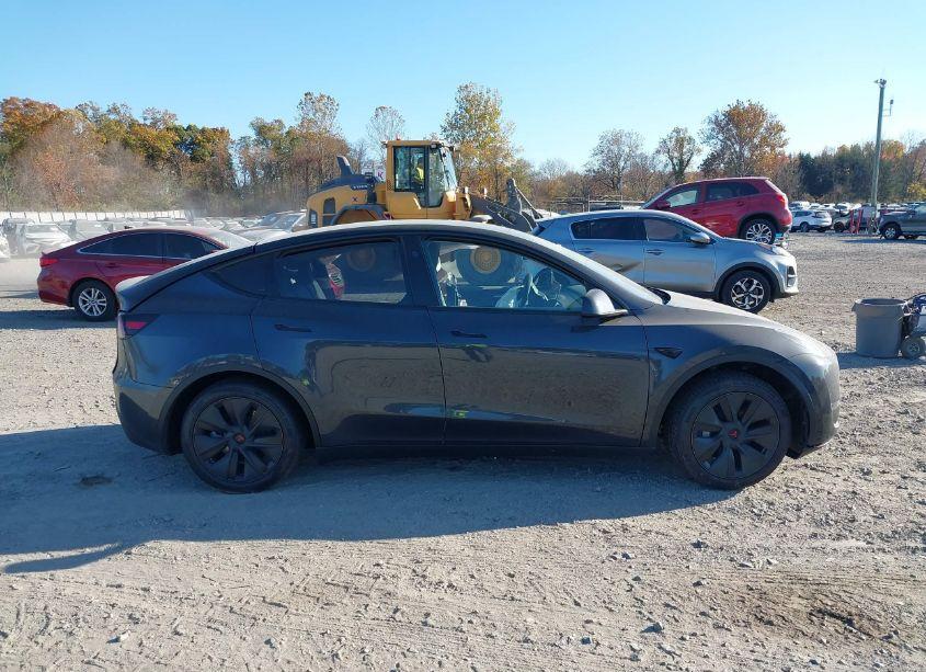 Photo 13 of 2024 Tesla Model Y LONG RANGE DUAL MOTOR ALL-WHEEL DRIVE (VIN 7SAYGDEE0RA326048)