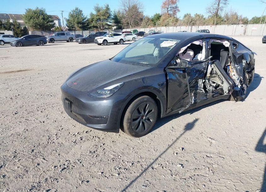 Photo 2 of 2024 Tesla Model Y LONG RANGE DUAL MOTOR ALL-WHEEL DRIVE (VIN 7SAYGDEE0RA326048)