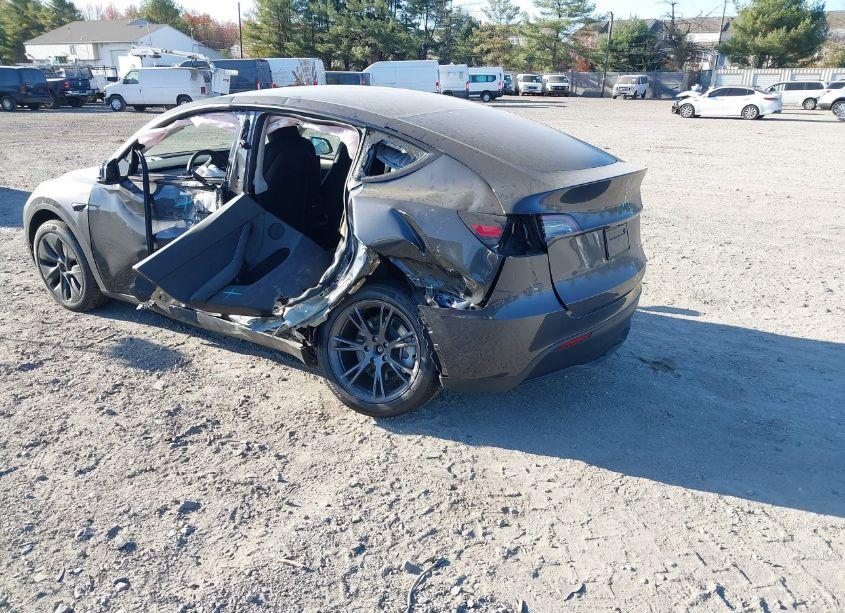 Photo 3 of 2024 Tesla Model Y LONG RANGE DUAL MOTOR ALL-WHEEL DRIVE (VIN 7SAYGDEE0RA326048)