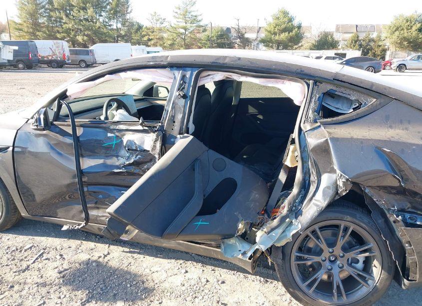 Photo 6 of 2024 Tesla Model Y LONG RANGE DUAL MOTOR ALL-WHEEL DRIVE (VIN 7SAYGDEE0RA326048)