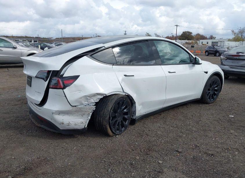 Photo 4 of 2024 Tesla Model Y LONG RANGE DUAL MOTOR ALL-WHEEL DRIVE (VIN 7SAYGDEE0RF037545)