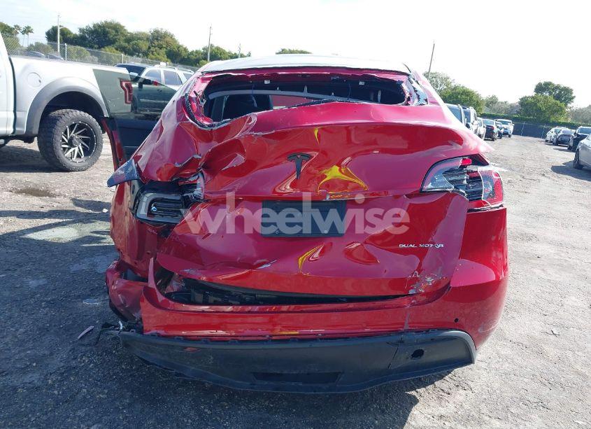 Photo 16 of 2022 Tesla Model Y LONG RANGE DUAL MOTOR ALL-WHEEL DRIVE (VIN 7SAYGDEE1NF385414)