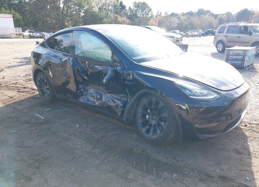 2022 Tesla Model Y LONG RANGE DUAL MOTOR ALL-WHEEL DRIVE (VIN 7SAYGDEE1NF450861) main photo