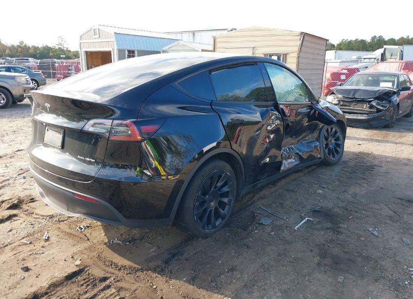 Photo 4 of 2022 Tesla Model Y LONG RANGE DUAL MOTOR ALL-WHEEL DRIVE (VIN 7SAYGDEE1NF450861)