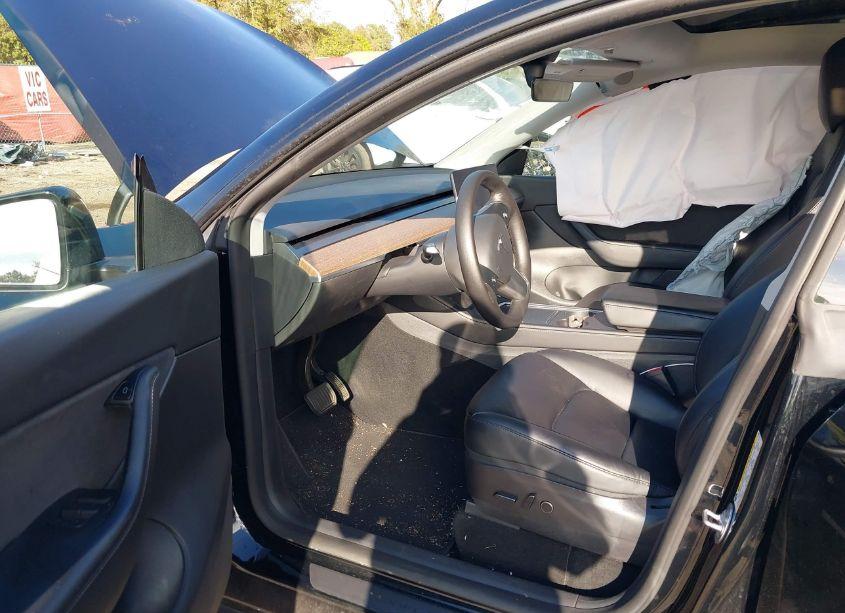 Photo 5 of 2022 Tesla Model Y LONG RANGE DUAL MOTOR ALL-WHEEL DRIVE (VIN 7SAYGDEE1NF450861)