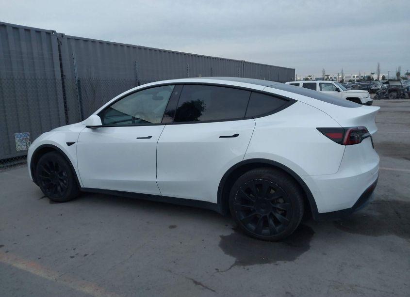 Photo 14 of 2022 Tesla Model Y LONG RANGE DUAL MOTOR ALL-WHEEL DRIVE (VIN 7SAYGDEE1NF559482)
