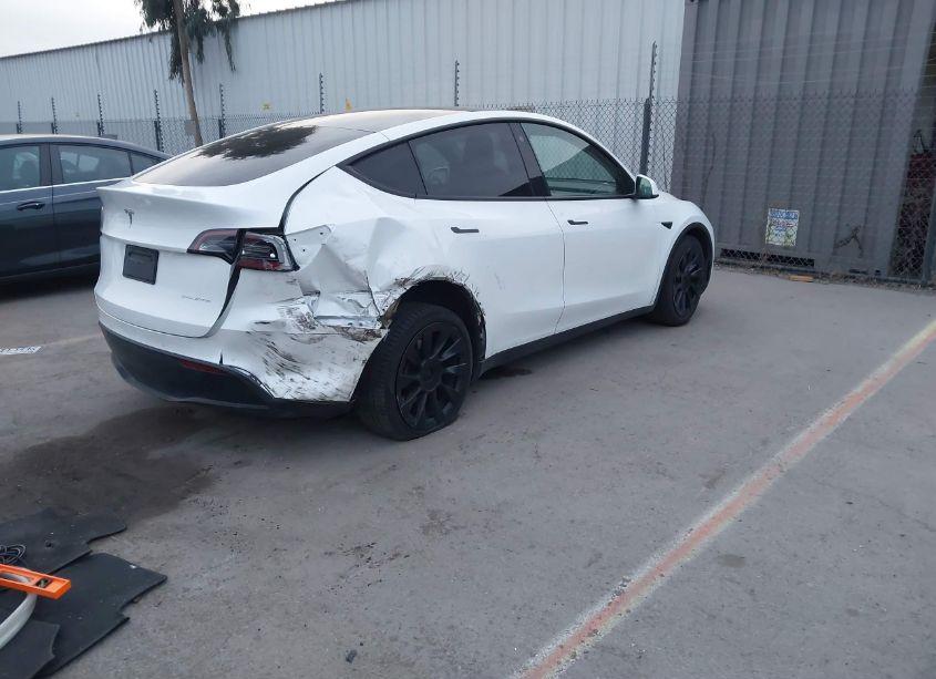 Photo 4 of 2022 Tesla Model Y LONG RANGE DUAL MOTOR ALL-WHEEL DRIVE (VIN 7SAYGDEE1NF559482)