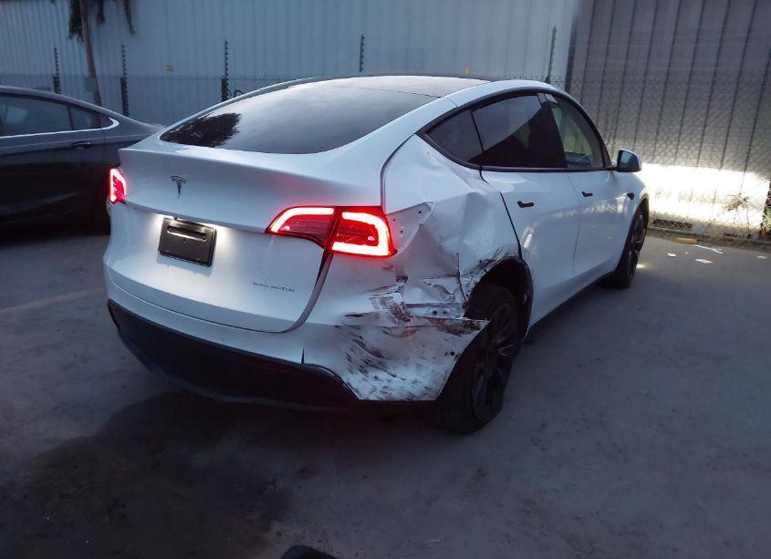 Photo 6 of 2022 Tesla Model Y LONG RANGE DUAL MOTOR ALL-WHEEL DRIVE (VIN 7SAYGDEE1NF559482)