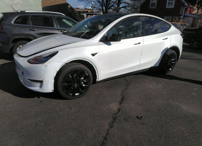 Photo 2 of 2023 Tesla Model Y AWD/LONG RANGE DUAL MOTOR ALL-WHEEL DRIVE (VIN 7SAYGDEE1PA059922)