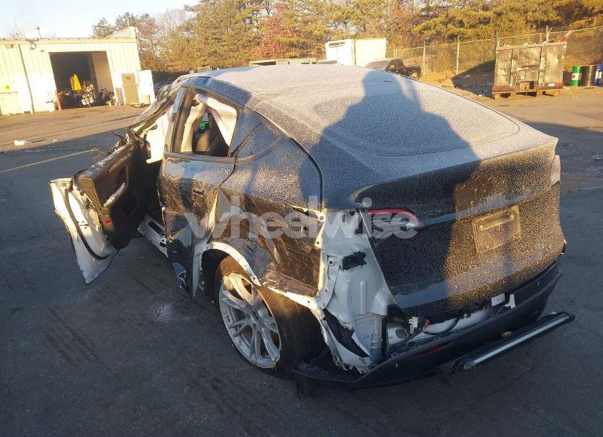 Photo 3 of 2023 Tesla Model Y AWD/LONG RANGE DUAL MOTOR ALL-WHEEL DRIVE (VIN 7SAYGDEE1PA121125)