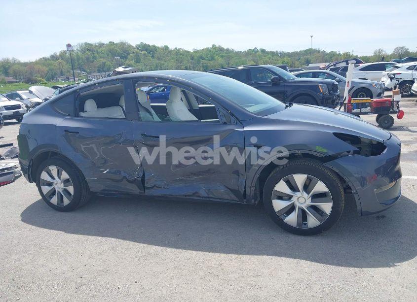 Photo 14 of 2023 Tesla Model Y AWD/LONG RANGE DUAL MOTOR ALL-WHEEL DRIVE (VIN 7SAYGDEE1PA158661)