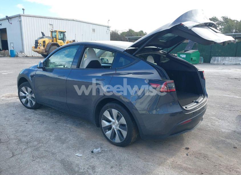 Photo 3 of 2023 Tesla Model Y AWD/LONG RANGE DUAL MOTOR ALL-WHEEL DRIVE (VIN 7SAYGDEE1PF619618)