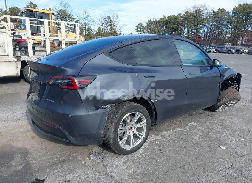 Photo 4 of 2023 Tesla Model Y AWD/LONG RANGE DUAL MOTOR ALL-WHEEL DRIVE (VIN 7SAYGDEE1PF619618)