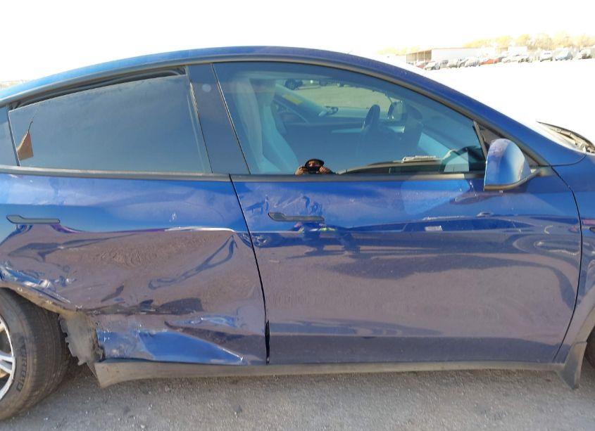 Photo 12 of 2023 Tesla Model Y AWD/LONG RANGE DUAL MOTOR ALL-WHEEL DRIVE (VIN 7SAYGDEE1PF635916)