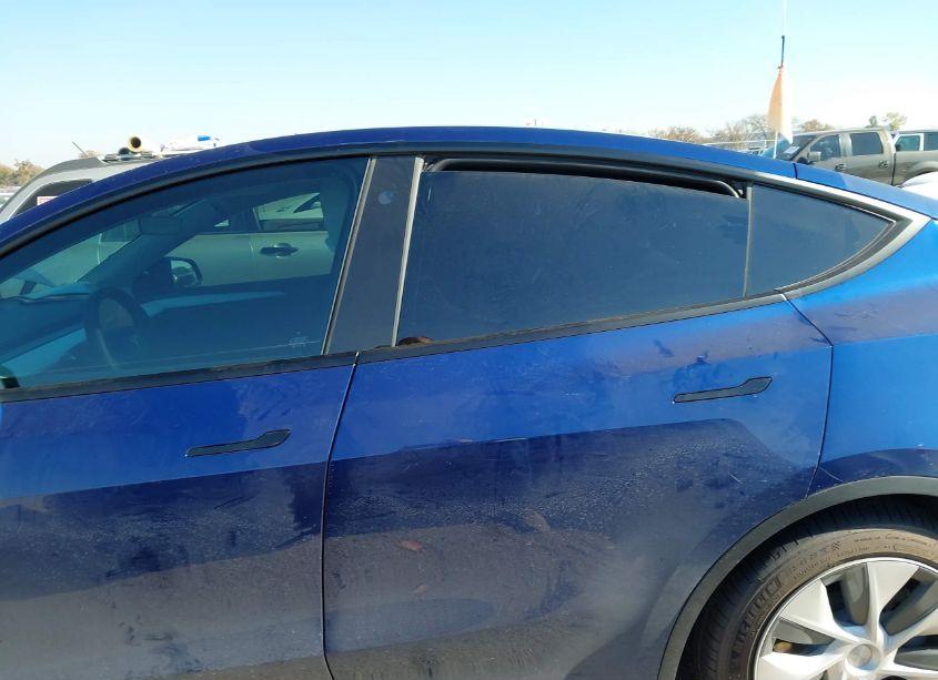 Photo 13 of 2023 Tesla Model Y AWD/LONG RANGE DUAL MOTOR ALL-WHEEL DRIVE (VIN 7SAYGDEE1PF635916)