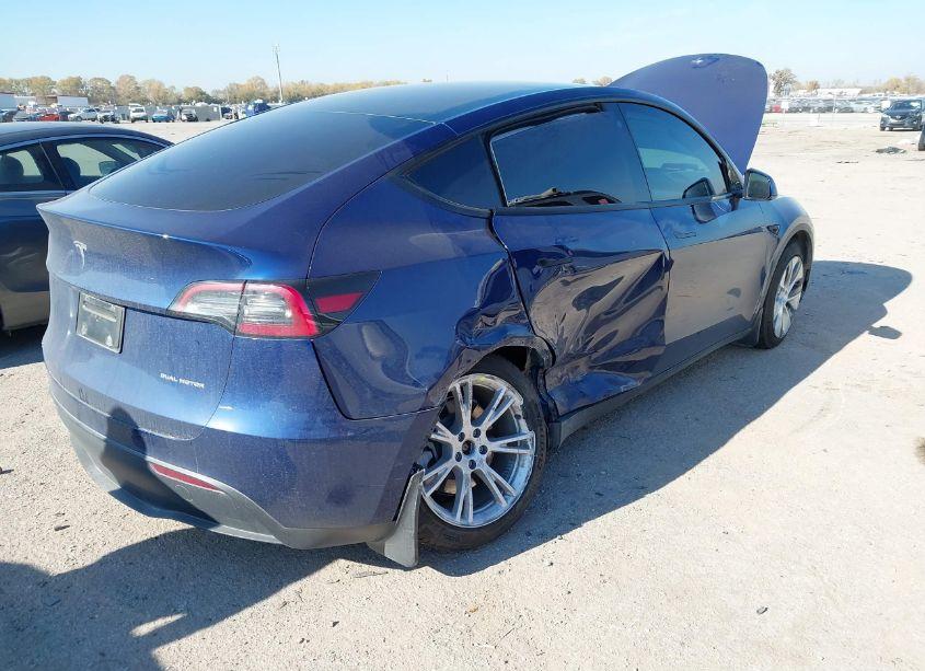 Photo 4 of 2023 Tesla Model Y AWD/LONG RANGE DUAL MOTOR ALL-WHEEL DRIVE (VIN 7SAYGDEE1PF635916)