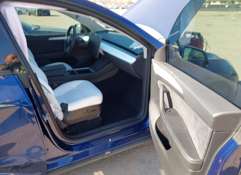 Photo 5 of 2023 Tesla Model Y AWD/LONG RANGE DUAL MOTOR ALL-WHEEL DRIVE (VIN 7SAYGDEE1PF635916)