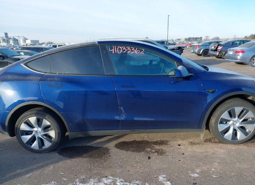 Photo 13 of 2023 Tesla Model Y AWD/LONG RANGE DUAL MOTOR ALL-WHEEL DRIVE (VIN 7SAYGDEE1PF708511)