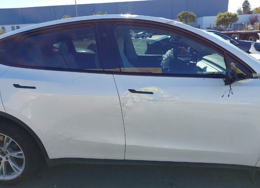 Photo 13 of 2023 Tesla Model Y AWD/LONG RANGE DUAL MOTOR ALL-WHEEL DRIVE (VIN 7SAYGDEE1PF920924)