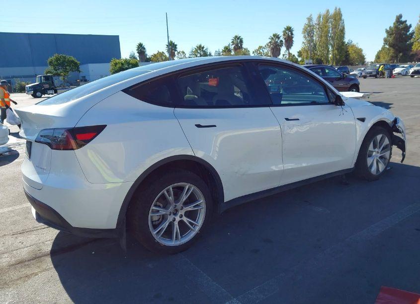 Photo 4 of 2023 Tesla Model Y AWD/LONG RANGE DUAL MOTOR ALL-WHEEL DRIVE (VIN 7SAYGDEE1PF920924)