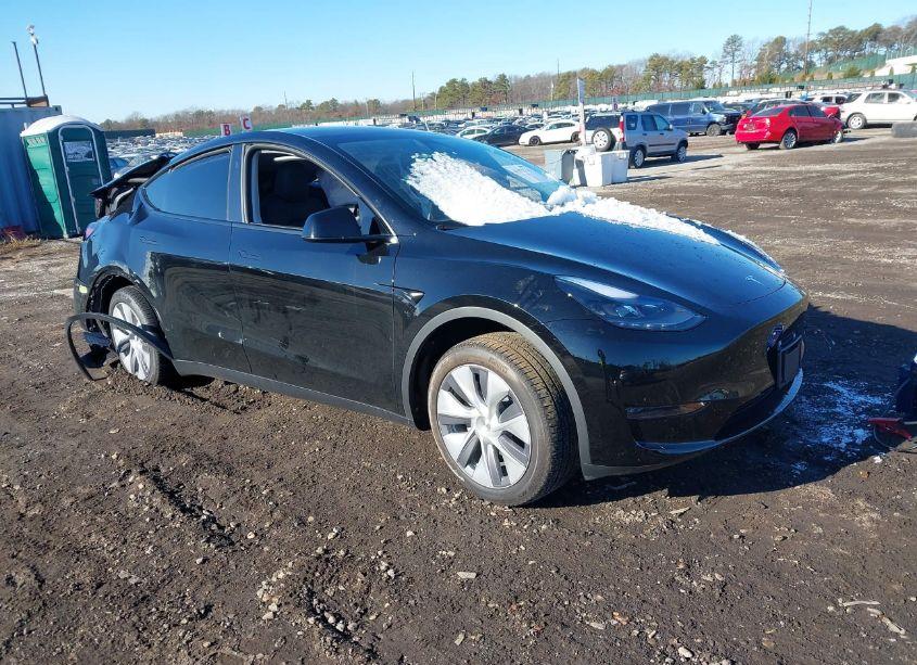 2024 Tesla Model Y LONG RANGE DUAL MOTOR ALL-WHEEL DRIVE (VIN 7SAYGDEE1RA249898) main photo