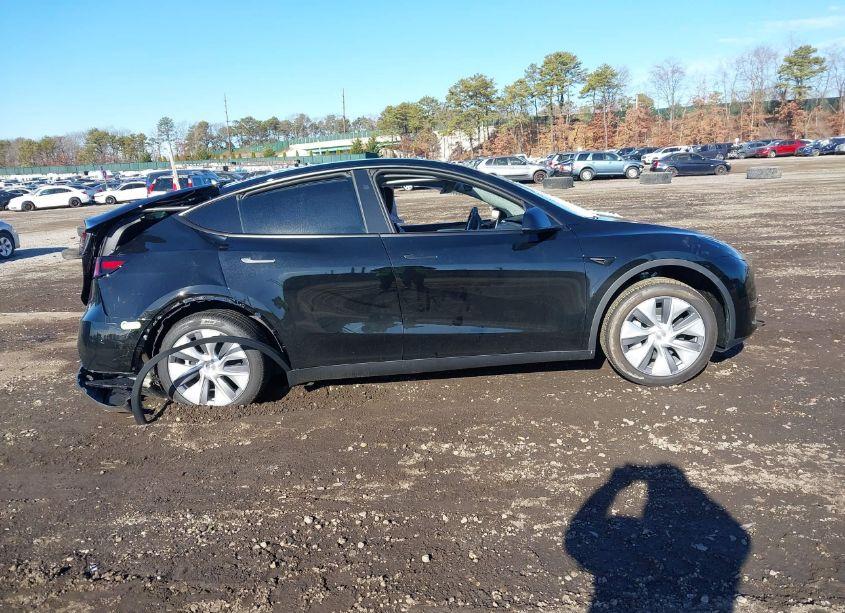Photo 12 of 2024 Tesla Model Y LONG RANGE DUAL MOTOR ALL-WHEEL DRIVE (VIN 7SAYGDEE1RA249898)