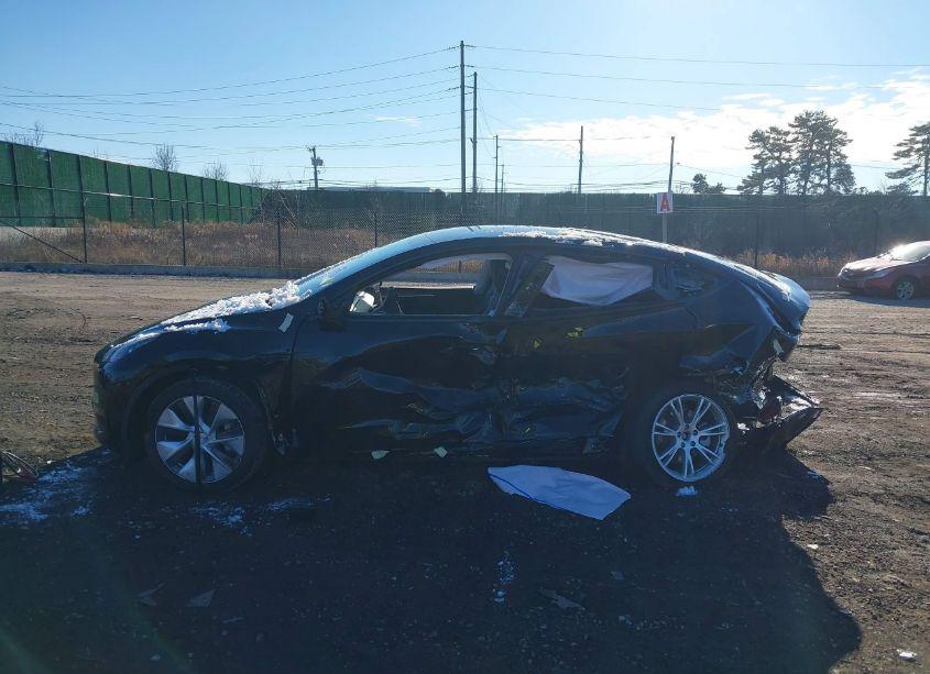 Photo 13 of 2024 Tesla Model Y LONG RANGE DUAL MOTOR ALL-WHEEL DRIVE (VIN 7SAYGDEE1RA249898)